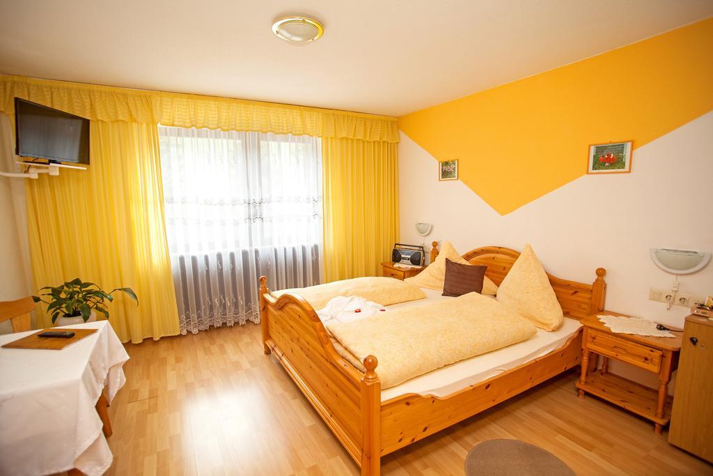 Waldhotel Auerhahn Eisenbach  Zimmer foto